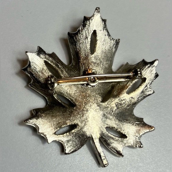 BSK Silvertone Maple Leaf Pin Brooch - Picture 4 of 5